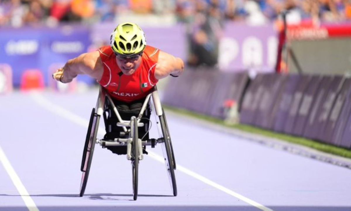 Juan Pablo Cervantes ganó la medalla de oro para México en la prueba de 100m T54 del para atletismo, en los Juegos Paralímpicos de París 2024.