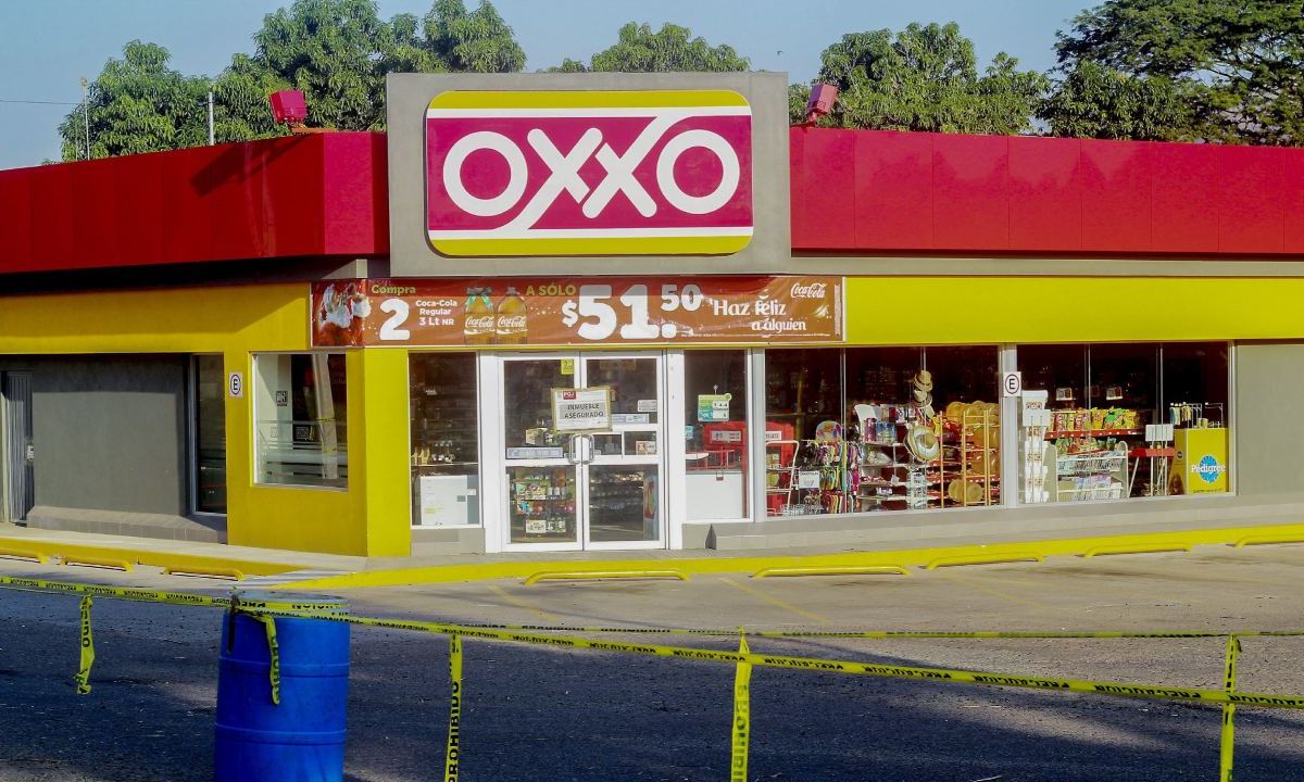 Ante los hechos violentos en Culiacán, Sinaloa, OXXO reportó que están aplicando medidas para resguardar sus tiendas y a sus colaboradores.