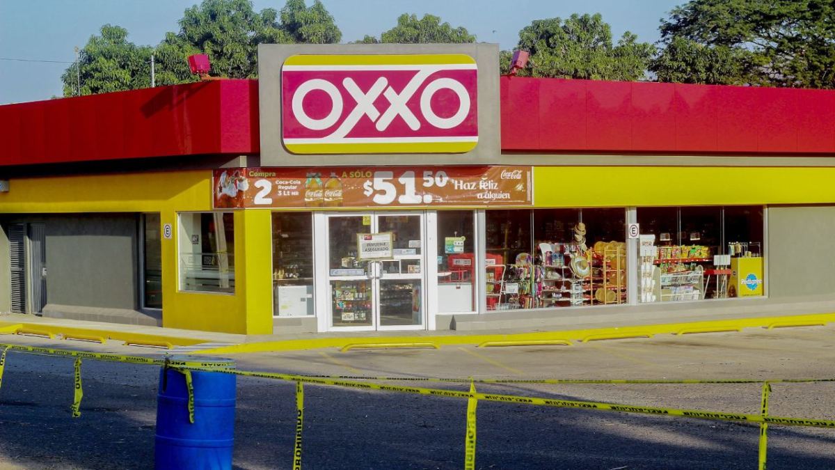 Ante los hechos violentos en Culiacán, Sinaloa, OXXO reportó que están aplicando medidas para resguardar sus tiendas y a sus colaboradores.