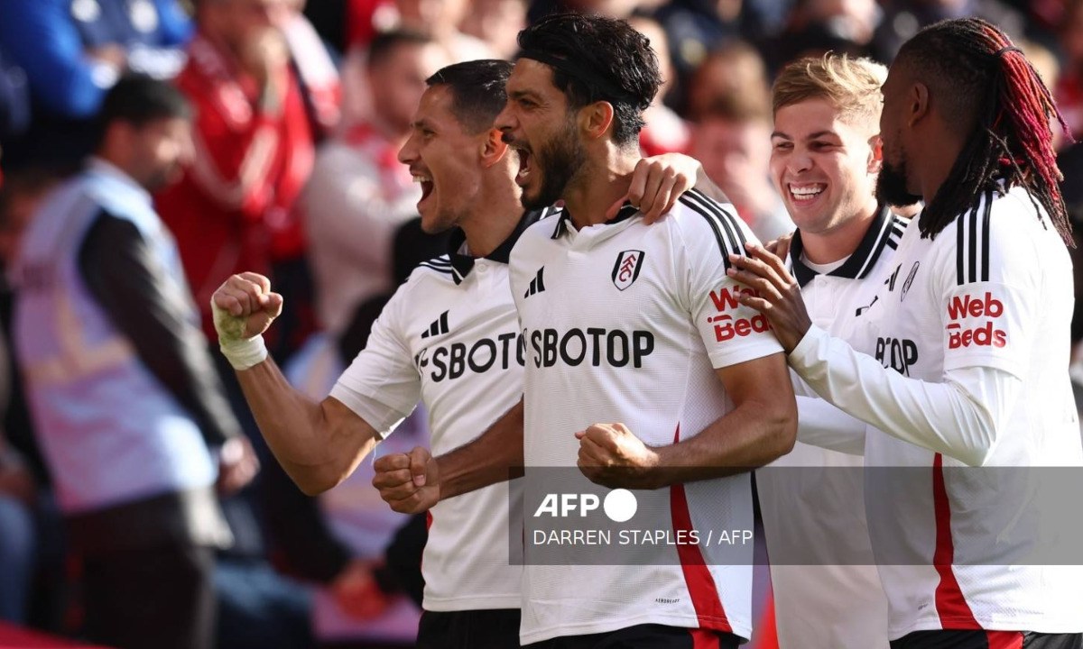 Raúl Jiménez le dio el triunfo al Fulham ante el Nottingham Forest en la Premier League y con su anotación llegó a los 100 goles en Europa