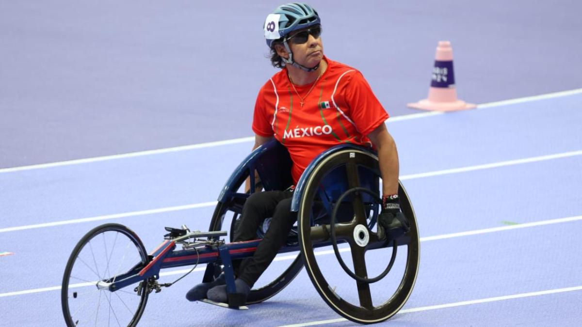 El multimedallista paralímpico, Salvador Hernández, finalizó en el 5to lugar en los 100m en silla adaptada, en el para atletismo.