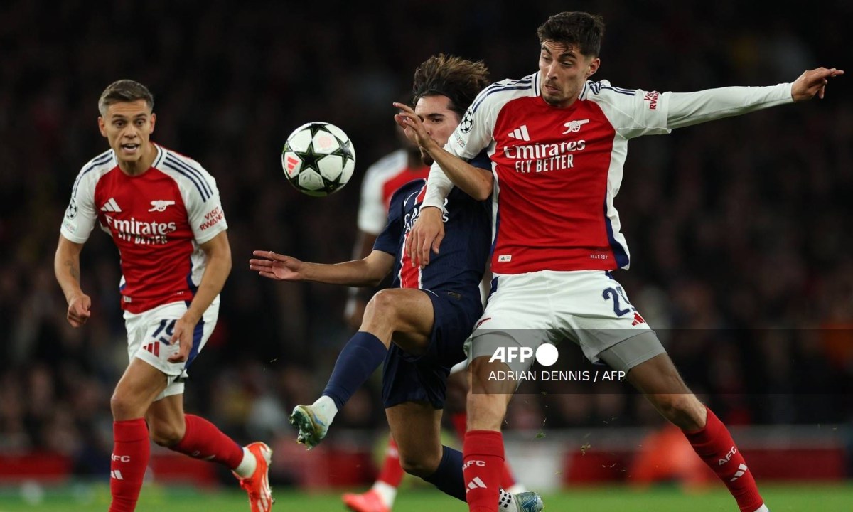 El Arsenal venció en el Emirates Stadium, al París Saint-Germanin 2-0, en una jornada de Champions League que estuvo marcada por las goleadas.