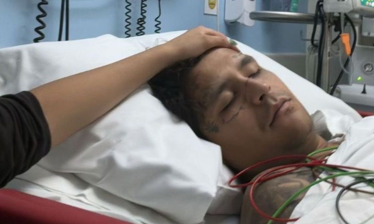 Christian Nodal es hospitalizado; genera alarma en redes