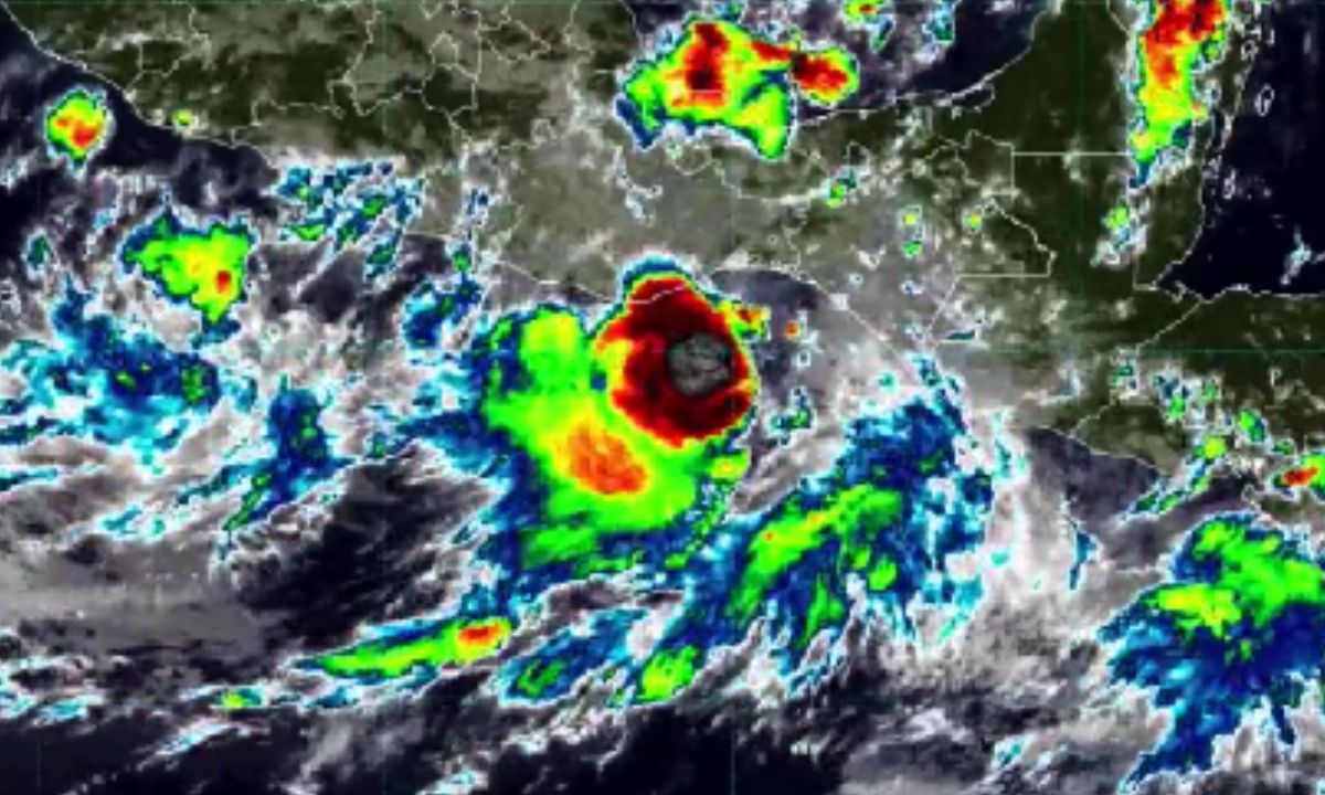 Frente a las costas de Oaxaca y Chiapas se forma la Depresión Tropical 11-E