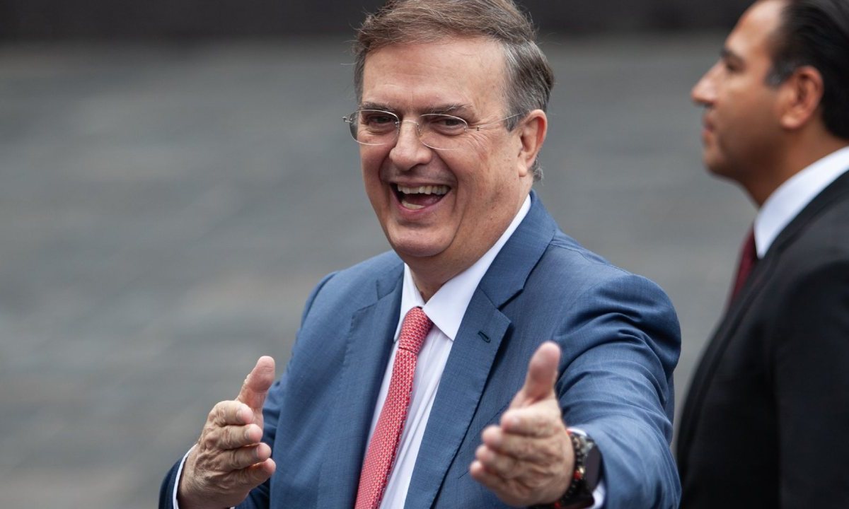 El secretario de Economía, Marcelo Ebrard Casaubón, anunció este viernes su gabinete paritario que lo acompañará en esta dependencia