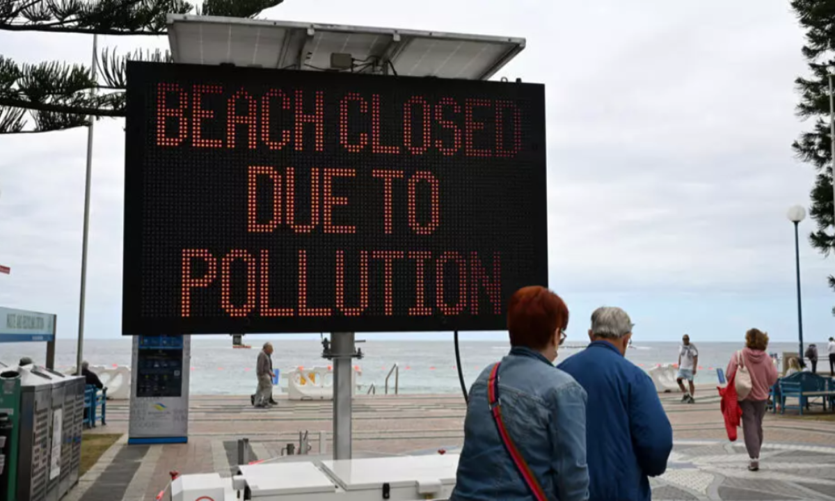 Misteriosas bolas negras aparecen en playas de Sydney