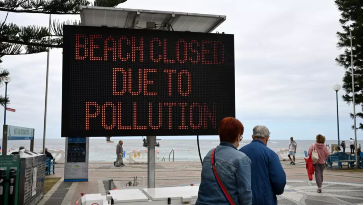 Misteriosas bolas negras aparecen en playas de Sydney