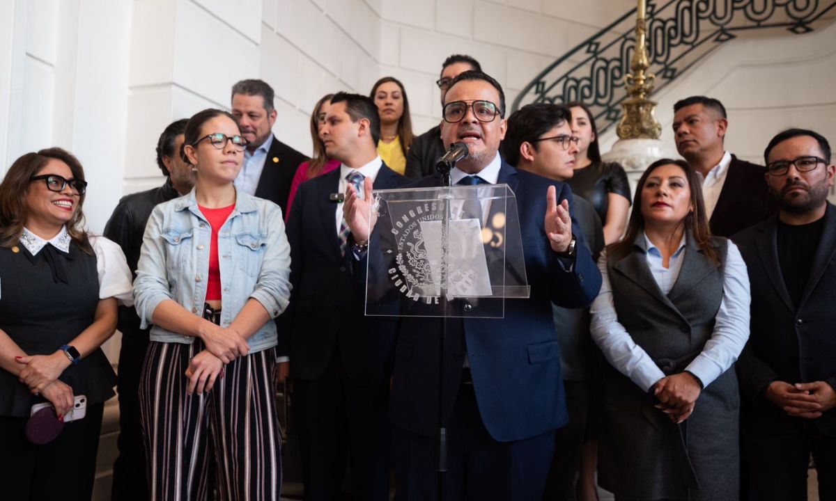 La iniciativa, acompañada por las bancadas de Morena y Movimiento Ciudadano, busca proteger a las personas y el uso de la inteligencia artificial.