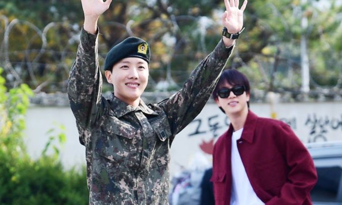 Jin recibe a J-Hope a su salida del servicio militar