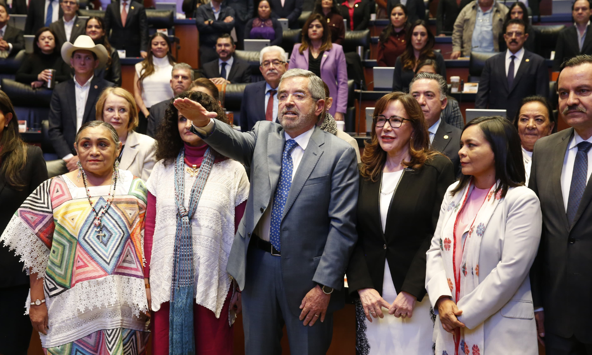 Con 118 votos a favor y 7 en contra, el Pleno del Senado de la República aprobó la ratificación de Juan Ramón de la Fuente como Secretario de Relaciones Exteriores.