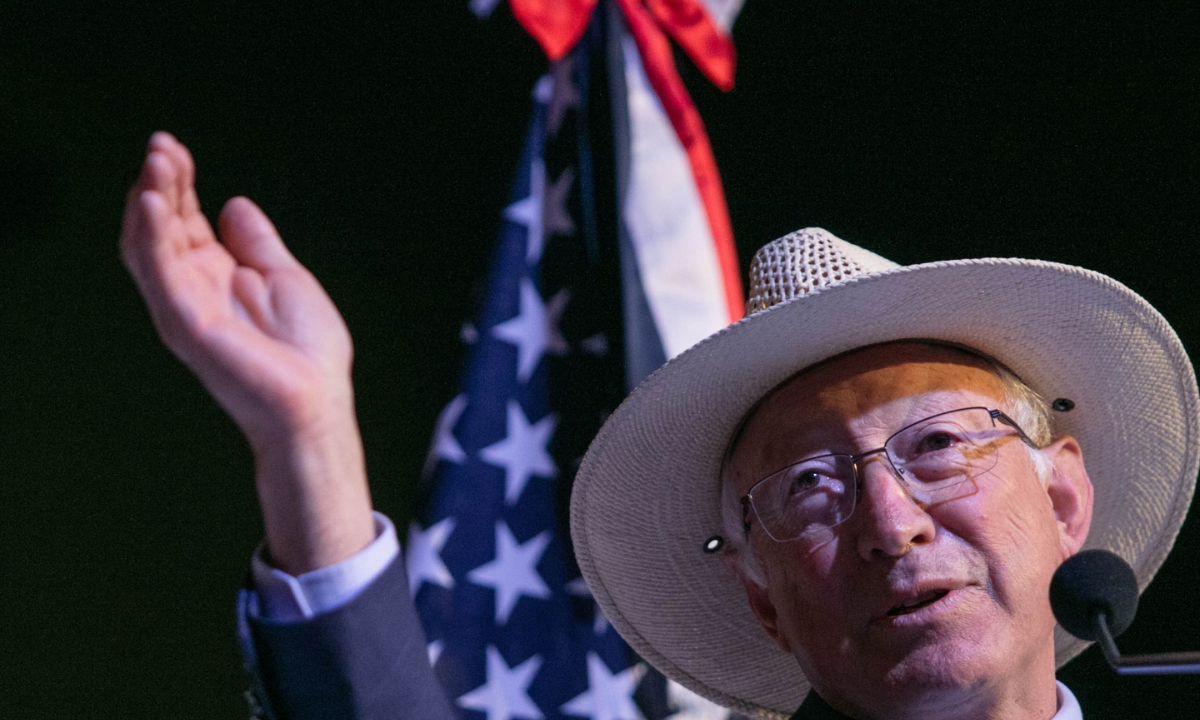 Ken Salazar felicita a Sheinbaum