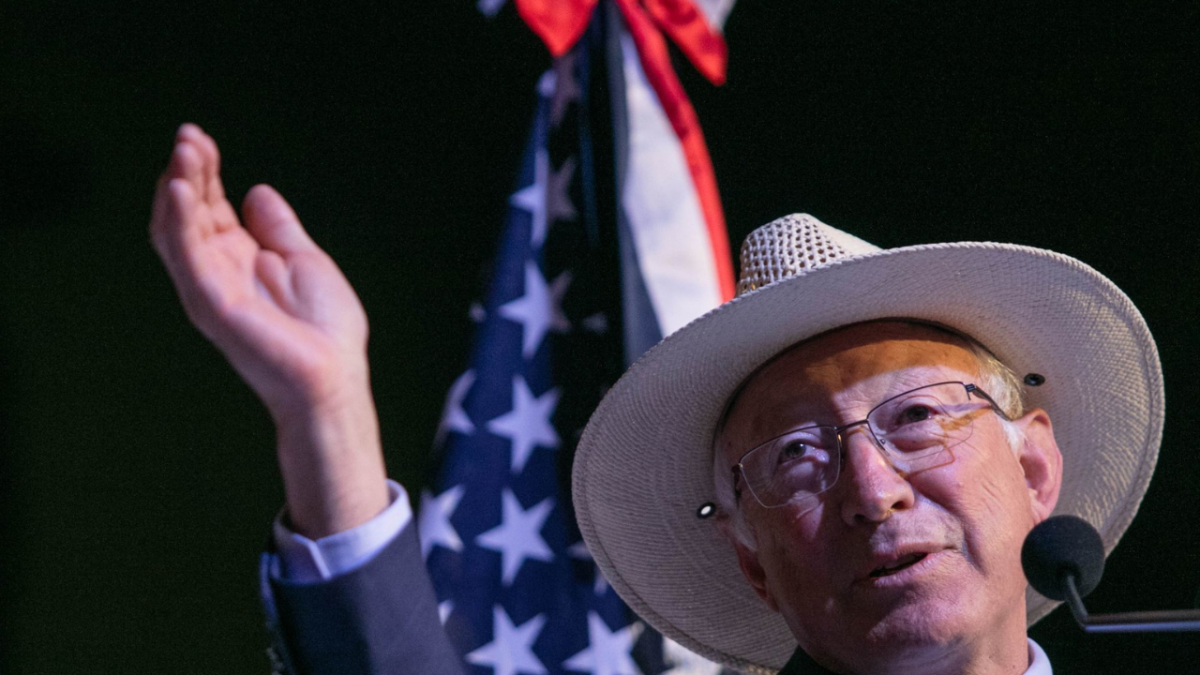 Ken Salazar felicita a Sheinbaum