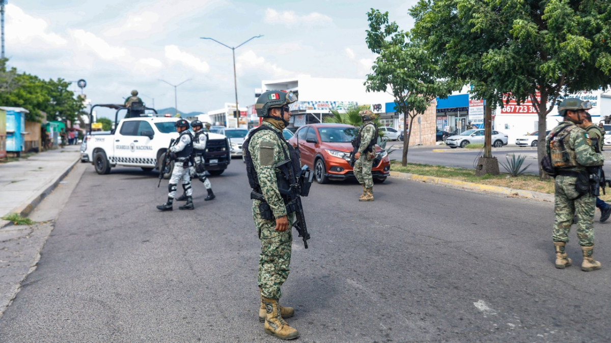 Cerca de 100 elementos de las Fuerzas Especiales del Ejército Mexicano arriban a Sinaloa para combatir al crimen organizado que azota la región.