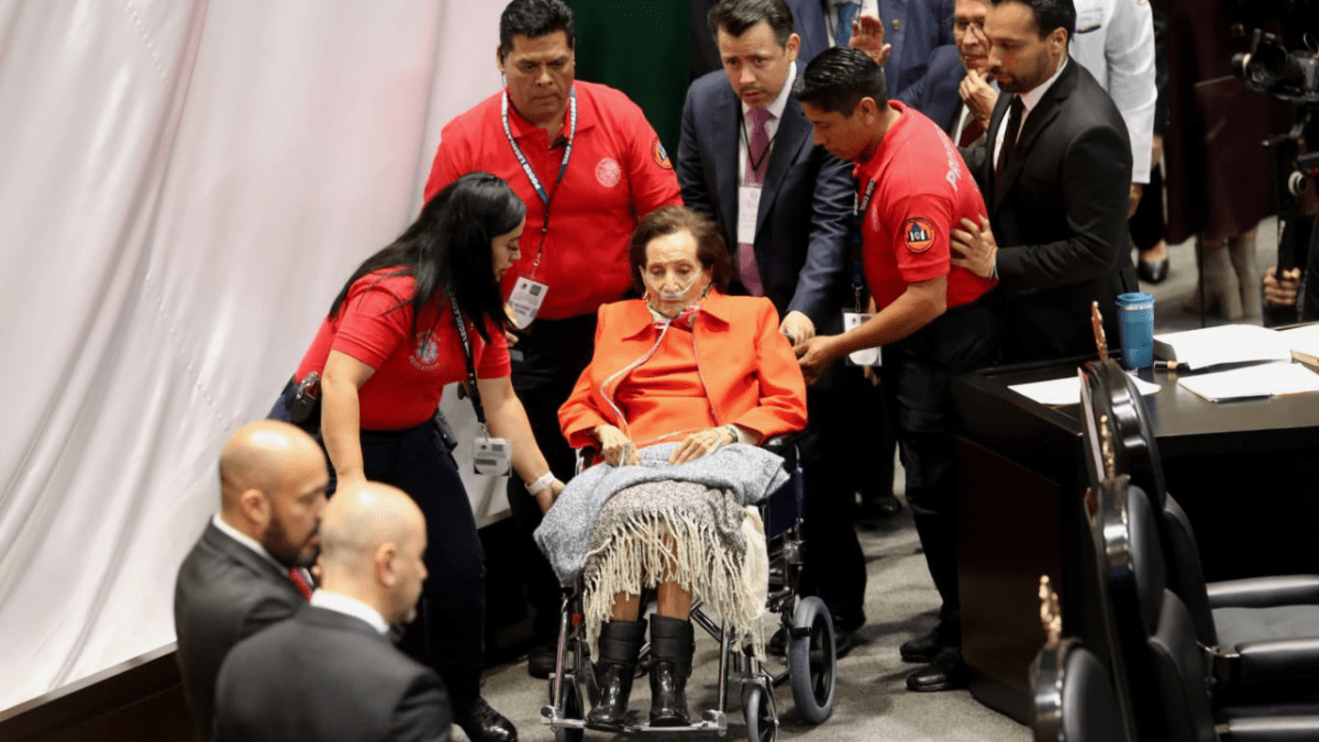 Ifigenia Martínez, fundadora y pionera de la izquierda en México, llega al recinto del Palacio Legislativo de San Lázaro para la toma de protesta de Claudia Sheinbaum.