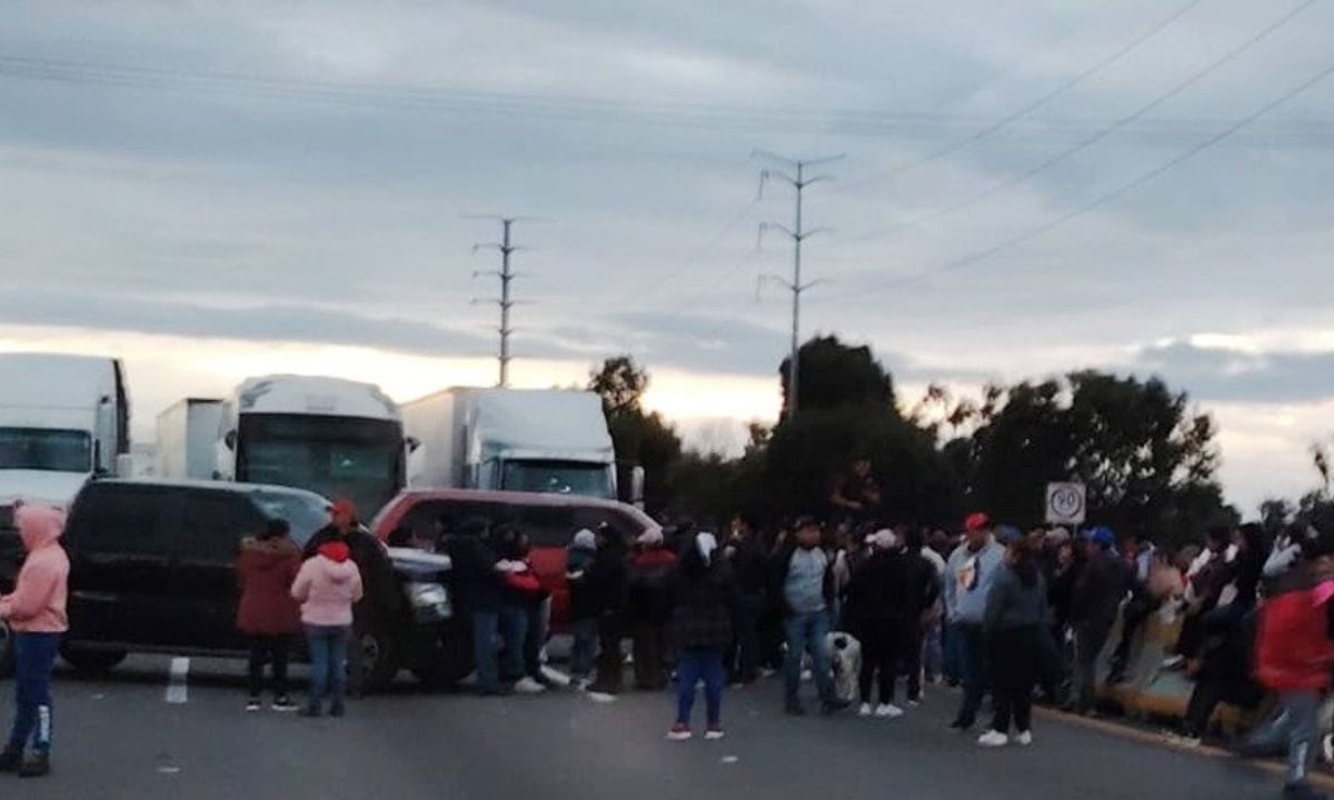 Los manifestantes mantienen bloqueadas las casetas de San Martín Texmelucan