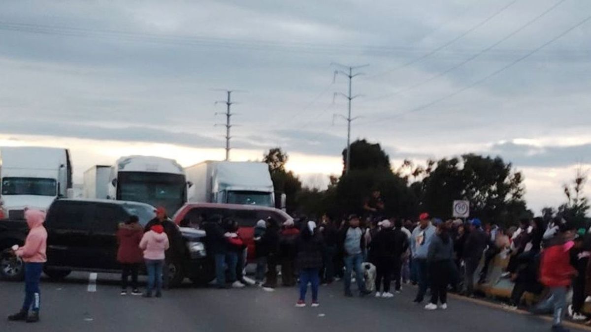 Los manifestantes mantienen bloqueadas las casetas de San Martín Texmelucan