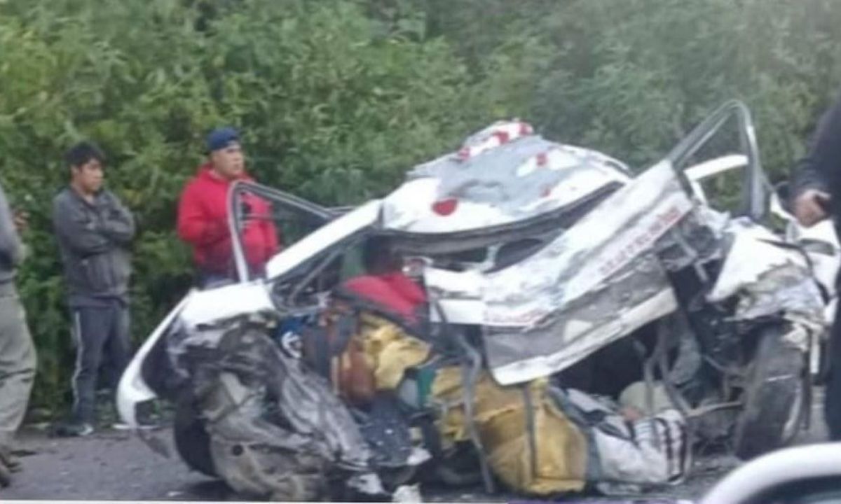 Choque de un taxi en la carretera Tenango-Tenancingo deja 4 muertos y 5 heridos