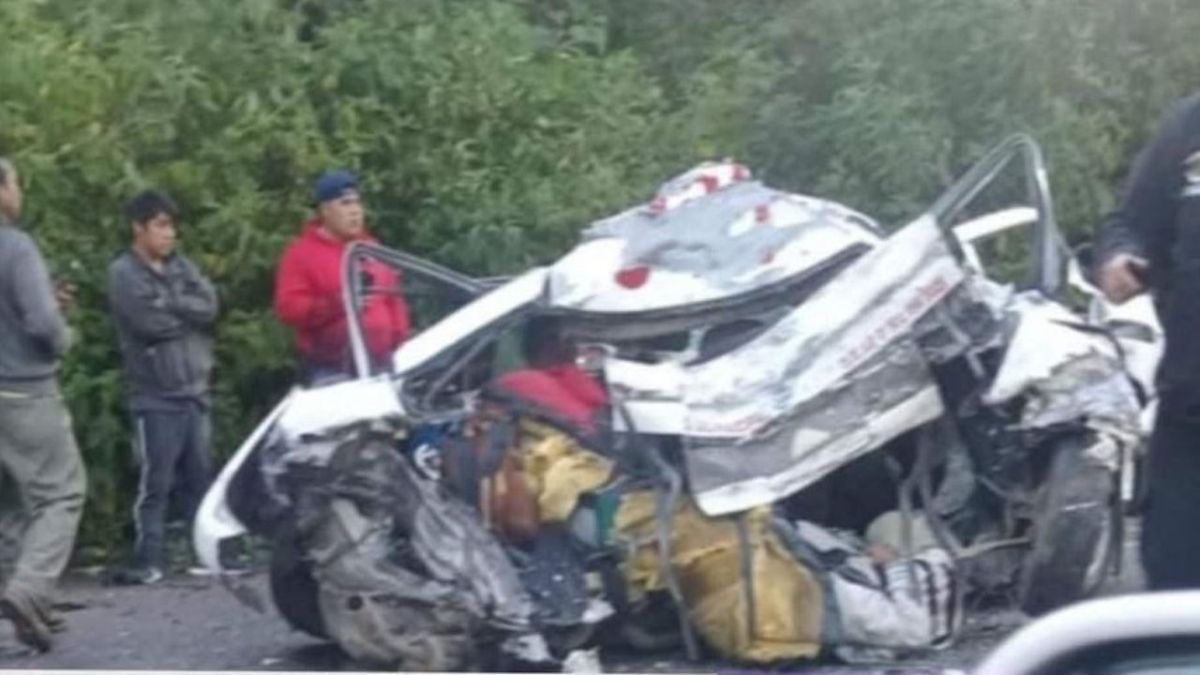 Choque de un taxi en la carretera Tenango-Tenancingo deja 4 muertos y 5 heridos