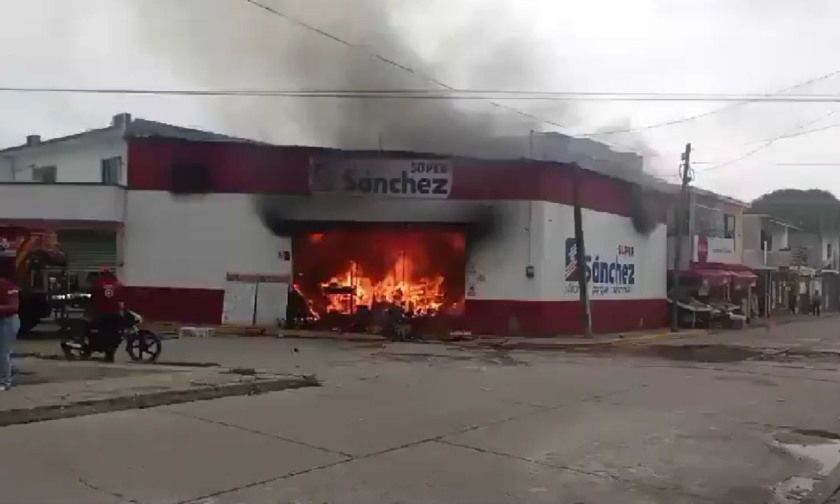 Incendian negocios y vehículos en Villahermosa, Tabasco