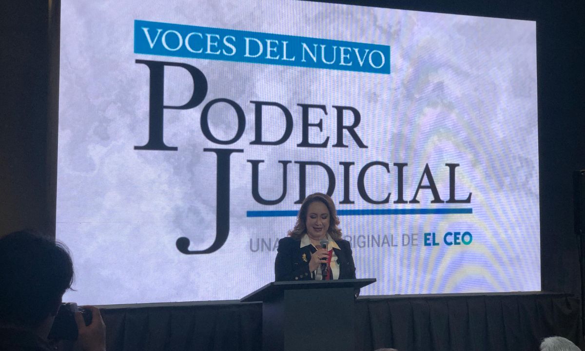 La ministra Yasmín Esquivel inaugurando “Voces del Nuevo Poder Judicial”