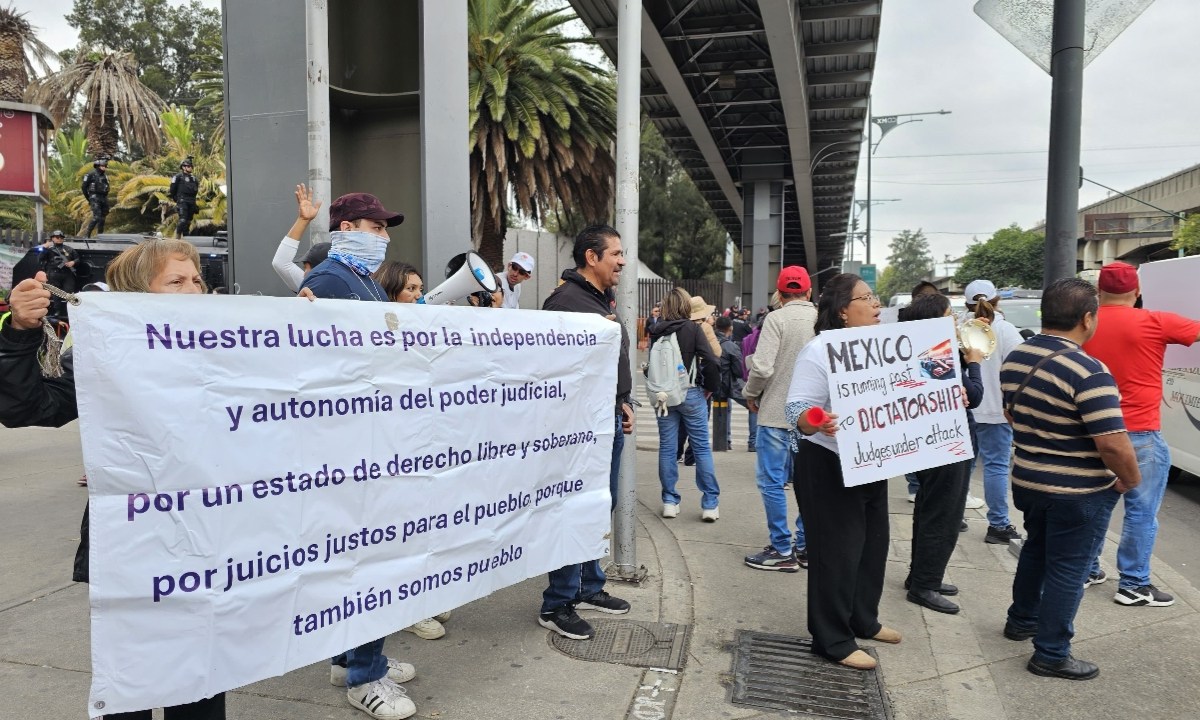 Por todos lados había policías, no solamente los que estaban ahí encapsulándonos, después empezaron a llegar más de ese grupo de los Zorros