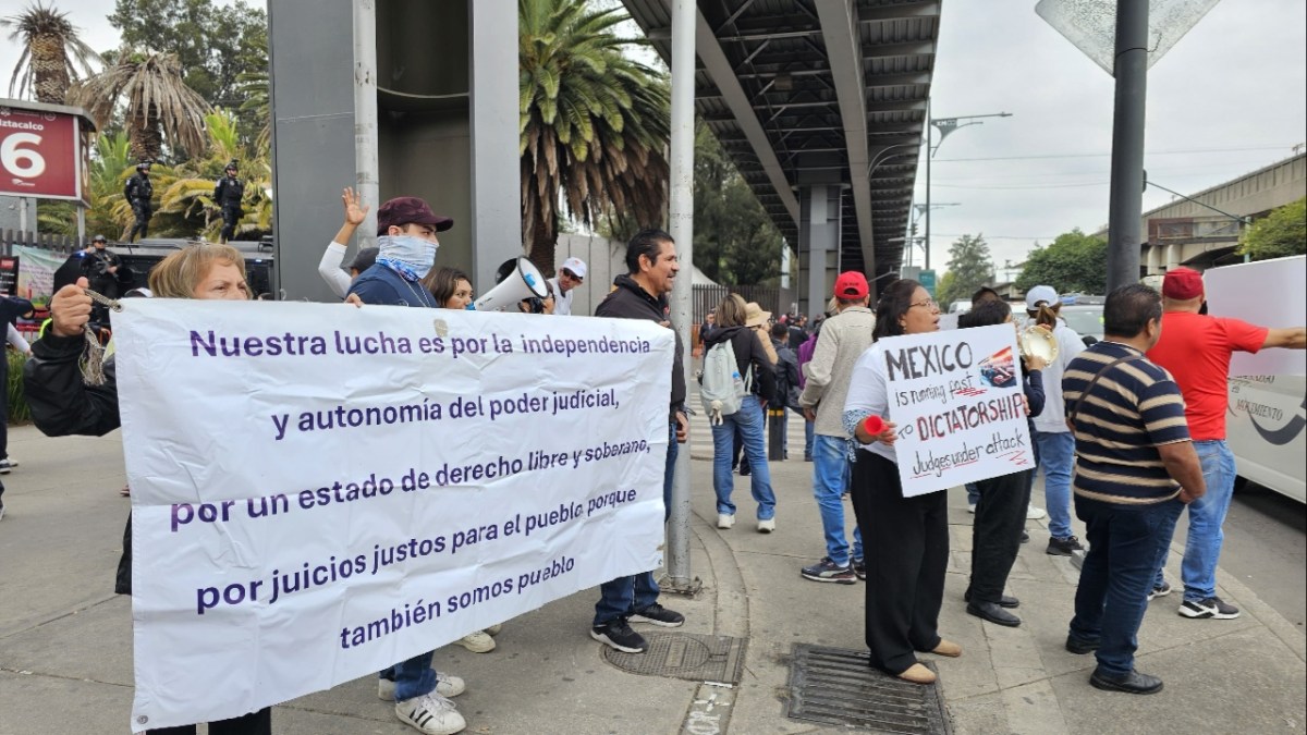 Por todos lados había policías, no solamente los que estaban ahí encapsulándonos, después empezaron a llegar más de ese grupo de los Zorros