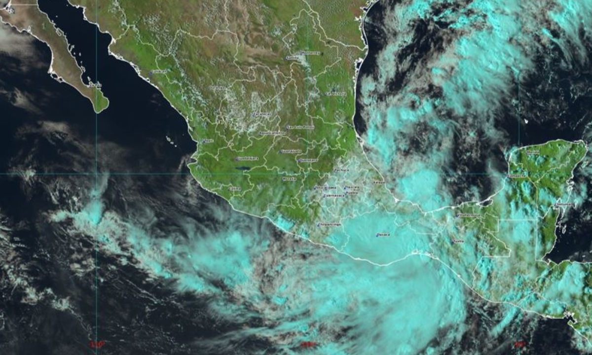 Durante la tarde de este jueves 3 de octubre, la Depresión Tropical Once-E se degradó a Baja Presión remanente antes de tocar tierra.