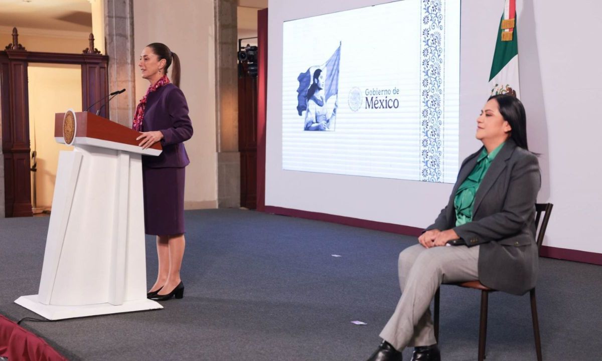 Claudia Sheinbaum ofreciendo una conferencia Mañanera en Palacio de Gobierno