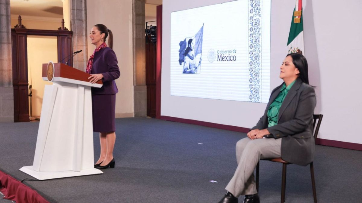 Claudia Sheinbaum ofreciendo una conferencia Mañanera en Palacio de Gobierno