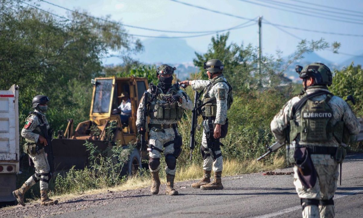 Poco después de las 2 de la tarde del 17 de octubre, se reportaron bloqueos y disparos en la autopista México 15, a la salida sur de Culiacán, frente al parque acuático Splash Club