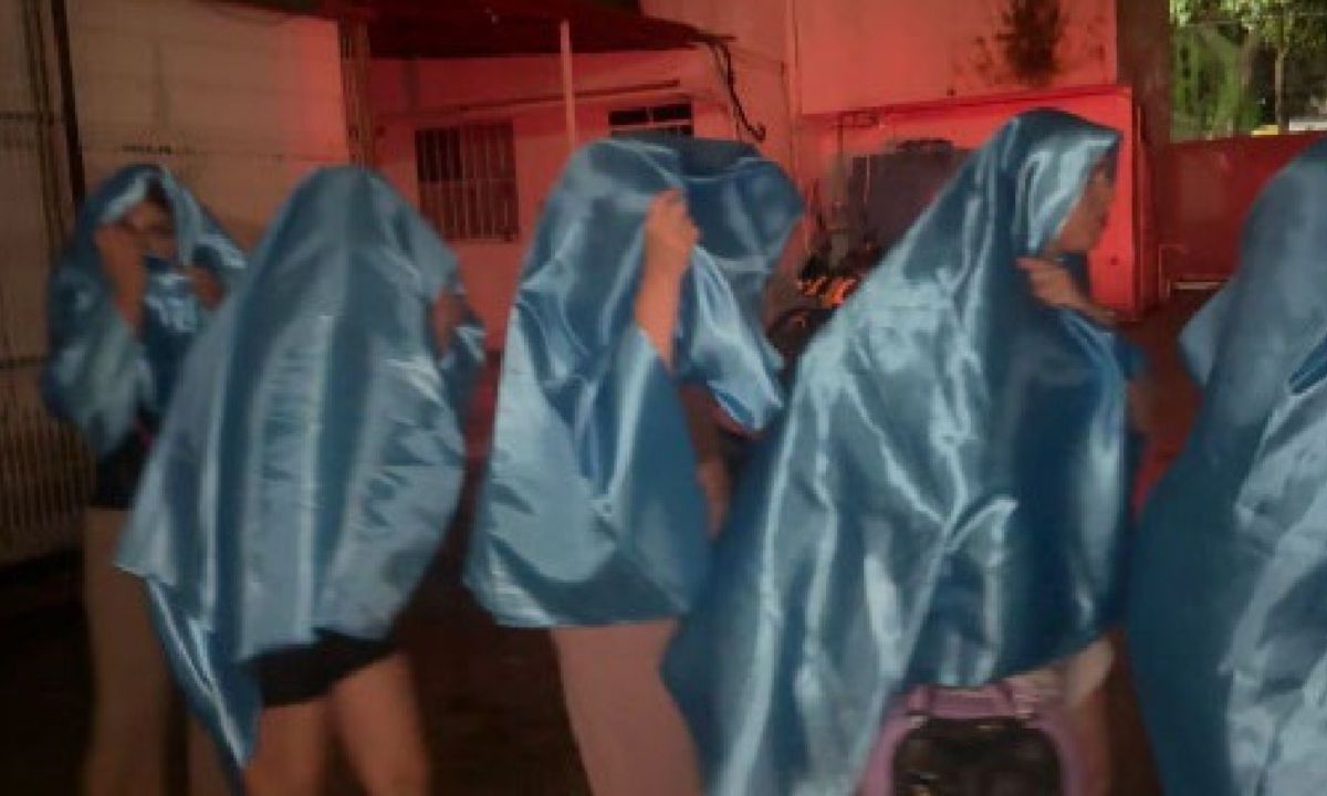 Las mujeres víctimas de explotación sexual fueron rescatadas tras un cateo en Playa del Carmen fueron puestas bajo resguardo.