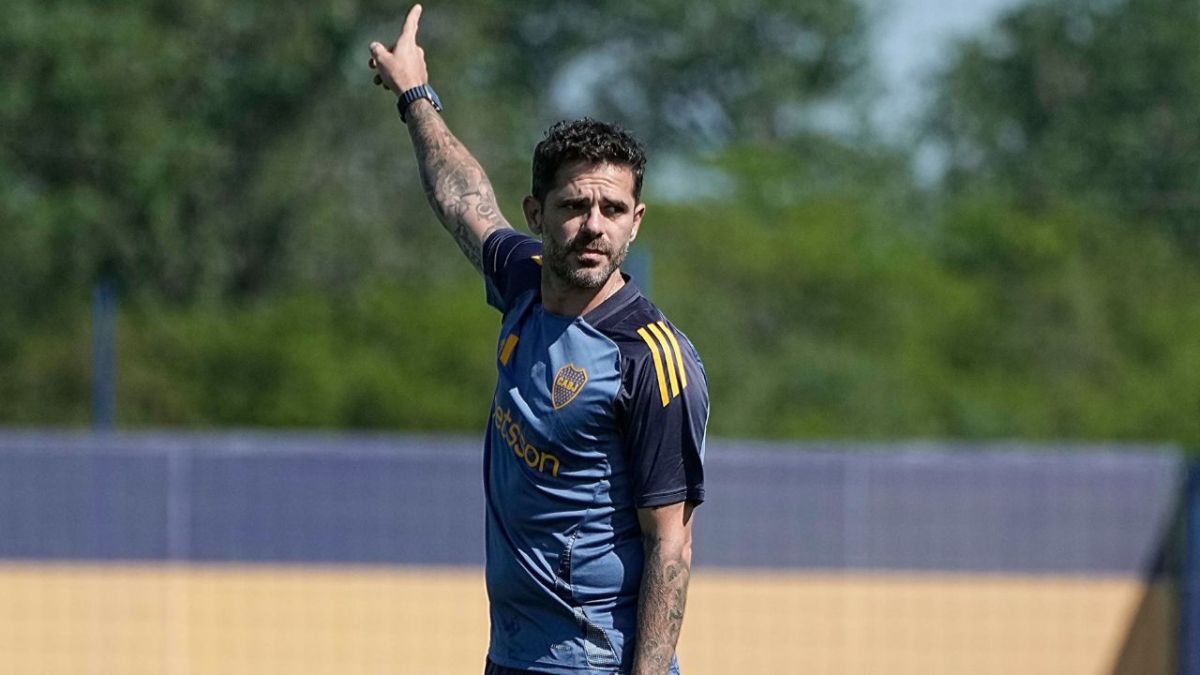 El director técnico argentino, Fernando Gago, ya fue presentado con Boca Juniors, pero la controversia en México continúa