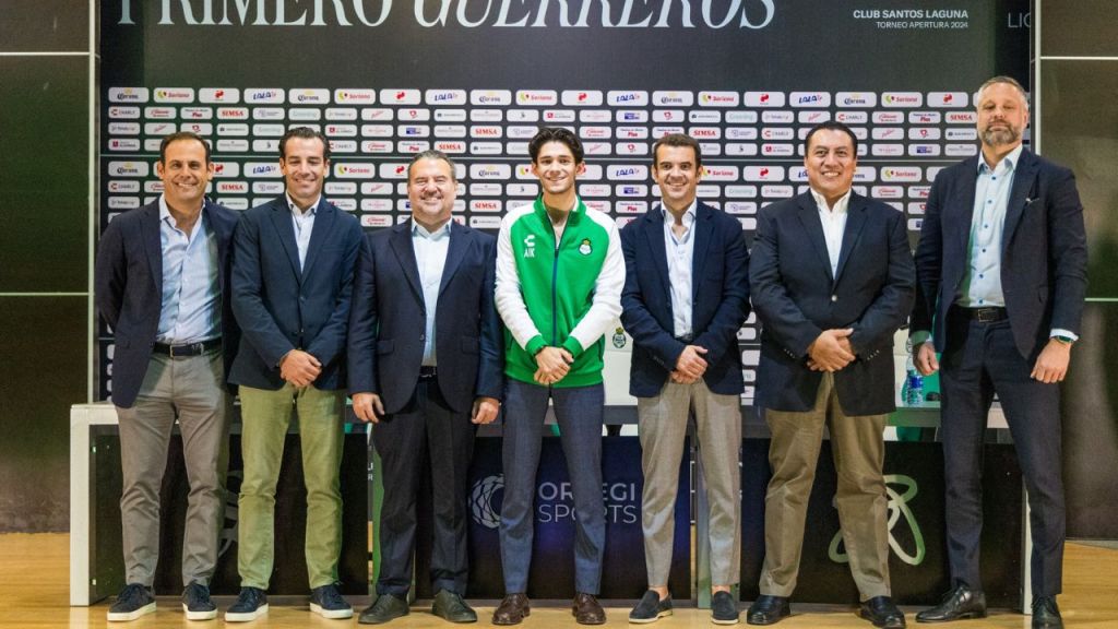 ARGENTINA Líder Vélez visita a River PlateVélez Sarsfield, líder de la Liga argentina, afronta un examen de riesgo en la ruta hacia el título ante un River Plate concentrado, en las semifinales 