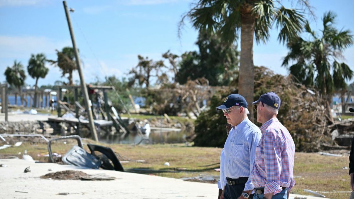 EMERGENCIA. El presidente Biden realizó visitas a los estados afectados, incluyendo un recorrido aéreo por Florida