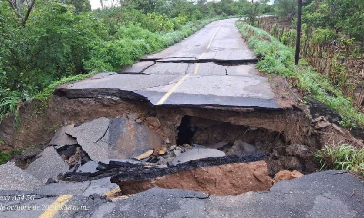 ALERTA. Las precipitaciones causaron que el río Los Perros incrementara rápidamente su nivel y se desbordara en las partes bajas.