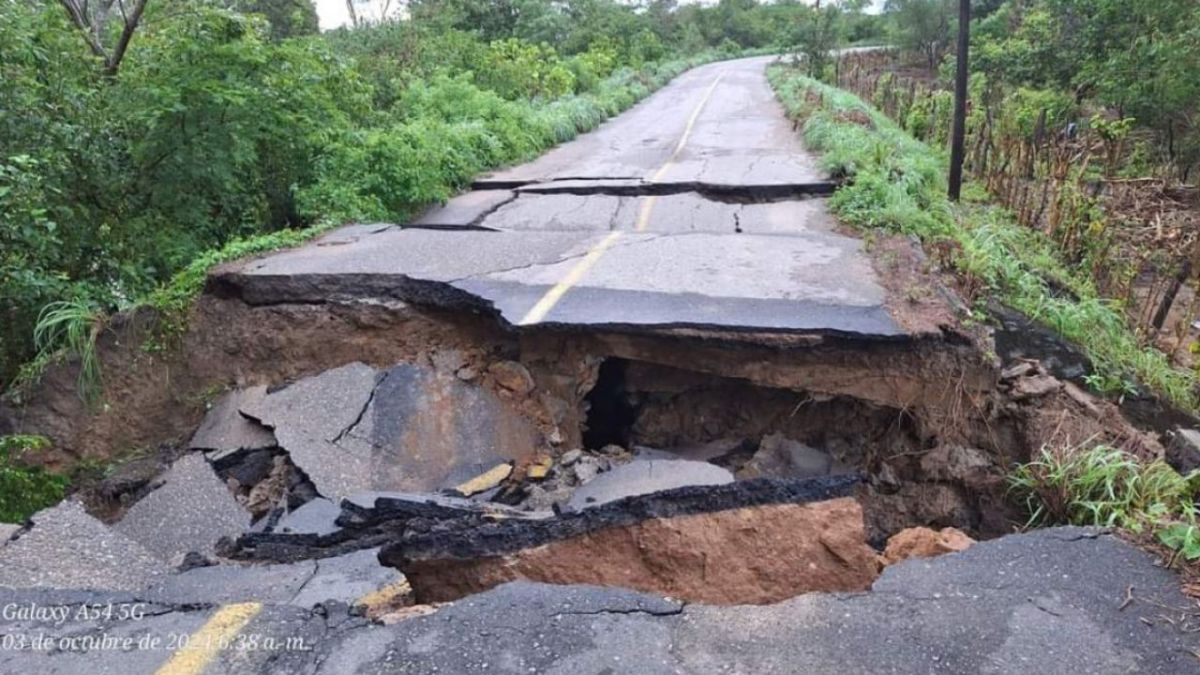 ALERTA. Las precipitaciones causaron que el río Los Perros incrementara rápidamente su nivel y se desbordara en las partes bajas.