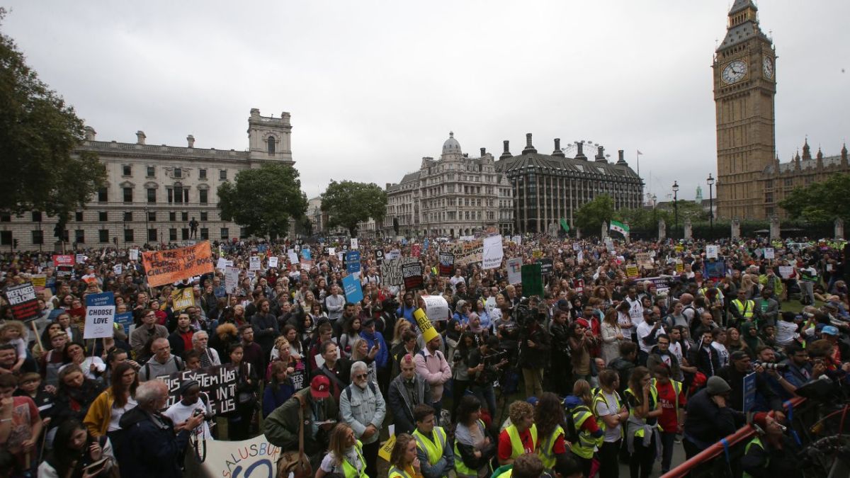 EXIGENCIA. Manifestaciones en Londres crecen en rechazo a la inmigración, evidenciando tensiones sociales y políticas.