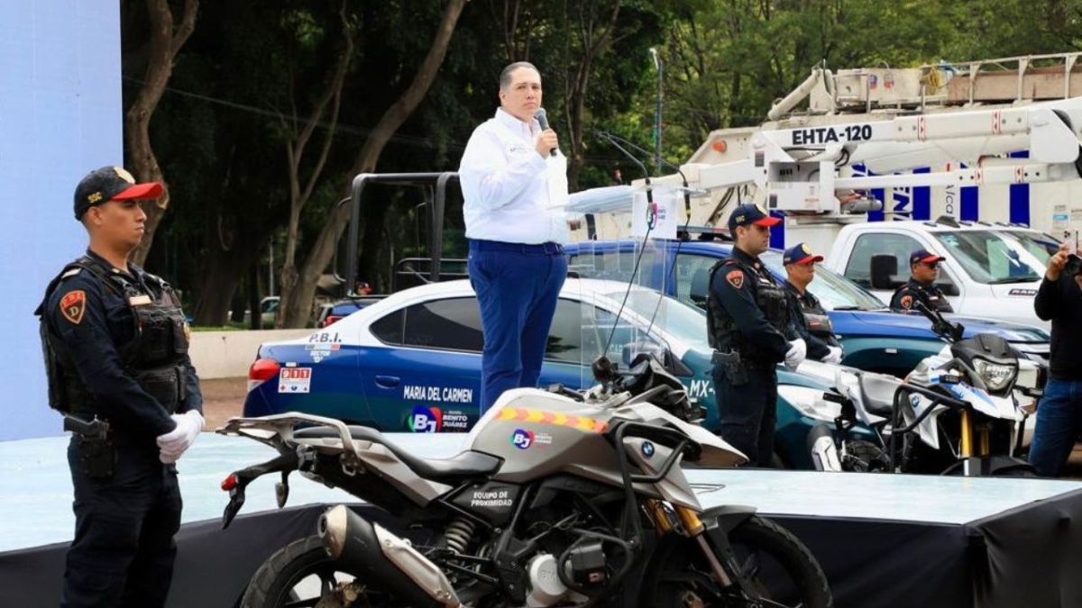 Advertencia. Durante la presentación de su equipo de trabajo, el alcalde de Benito Juárez enfatizó que no permitirá la colocación de “ni un ladrillo fuera de la norma”.