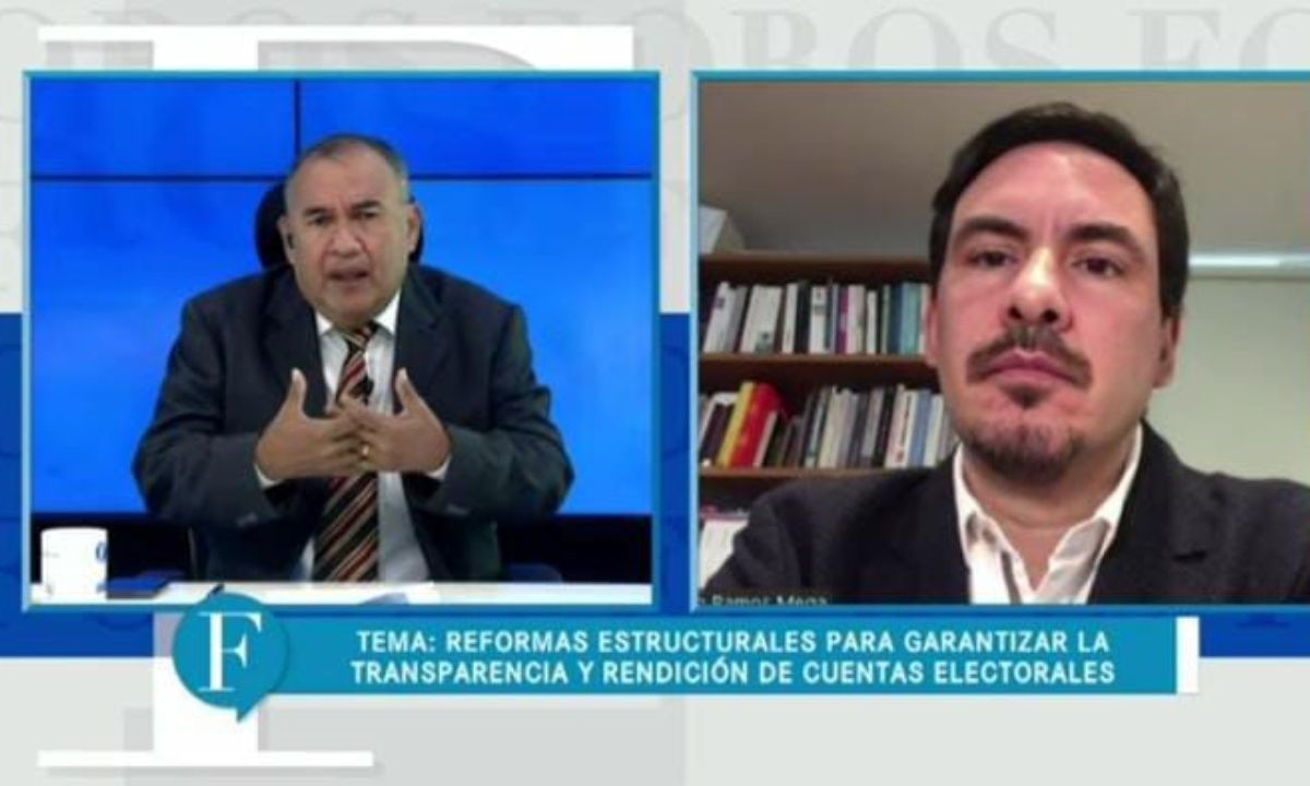 Debate. El consejero electoral, Ernesto Ramos, participó en el foro “Fortalecimiento de la democracia”, organizado por Radio HRN.