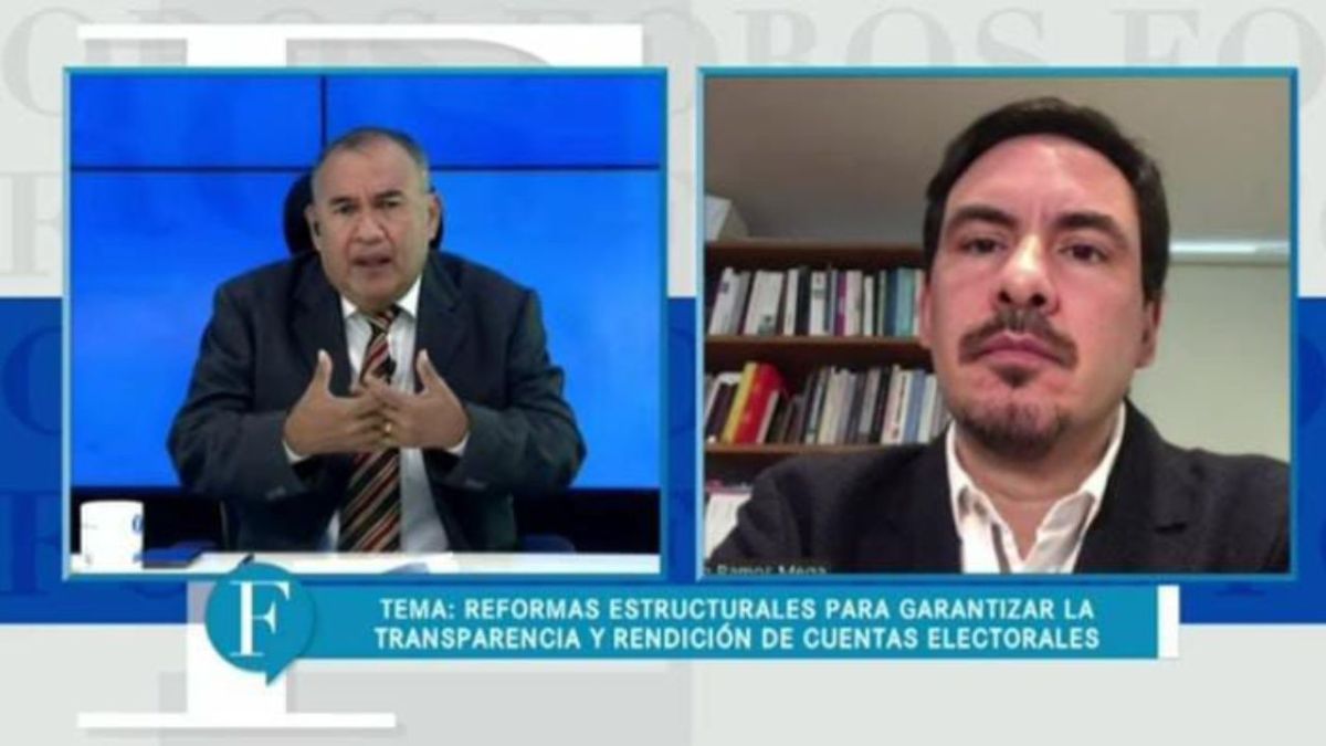 Debate. El consejero electoral, Ernesto Ramos, participó en el foro “Fortalecimiento de la democracia”, organizado por Radio HRN.