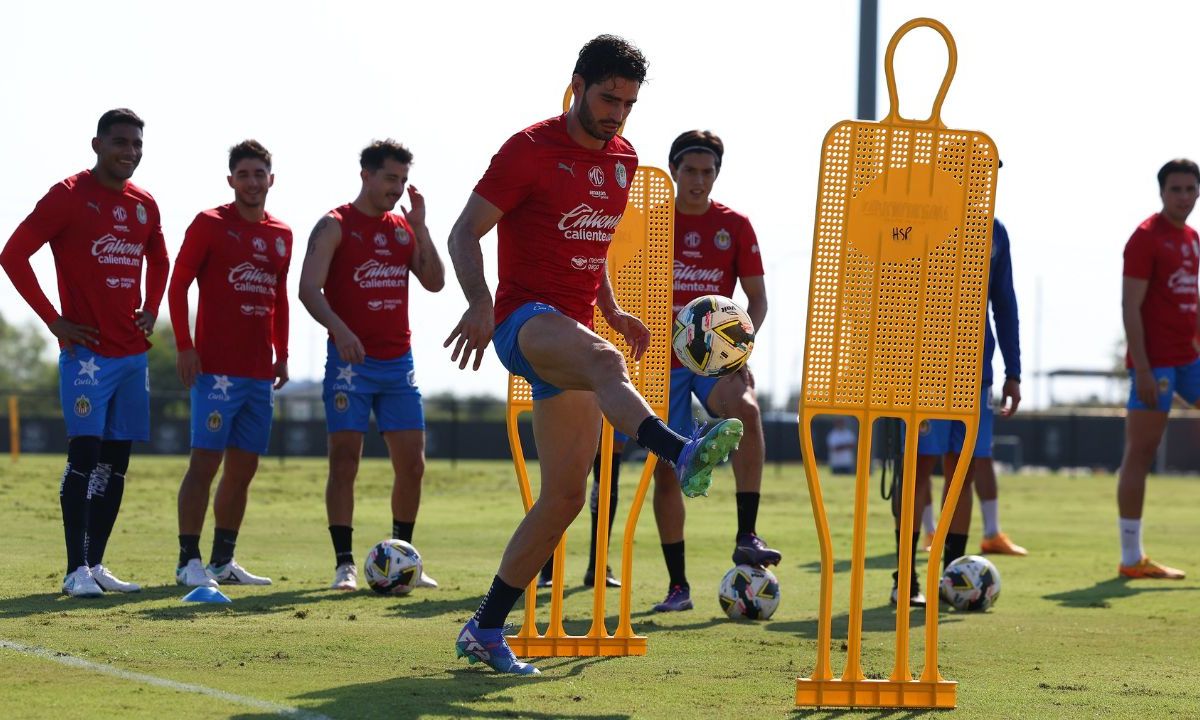 Ante la salida de Fernando Gago rumbo a Argentina, en Guadalajara aún no tienen al entrenador que comandará al equipo varonil para lo que resta del campeonato