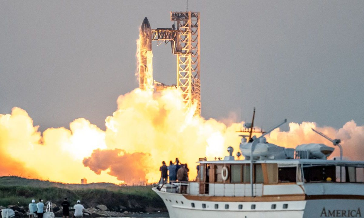 PROGRESO. Con la innovadora maniobra, la empresa espacial de Elon Musk acelera su plan de colonizar Marte y desarrollar cohetes reutilizables de manera eficiente.