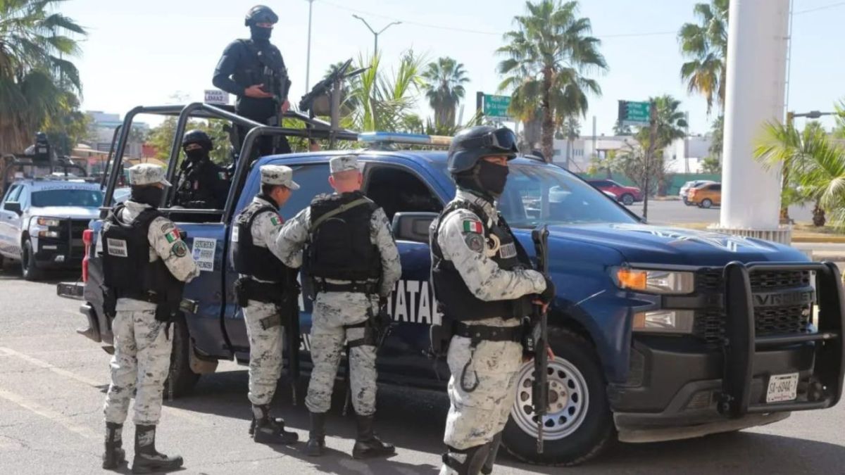 REFUERZO. Un cuarto contingente de militares llegó este domingo a Culiacán; son ya 2 mil.