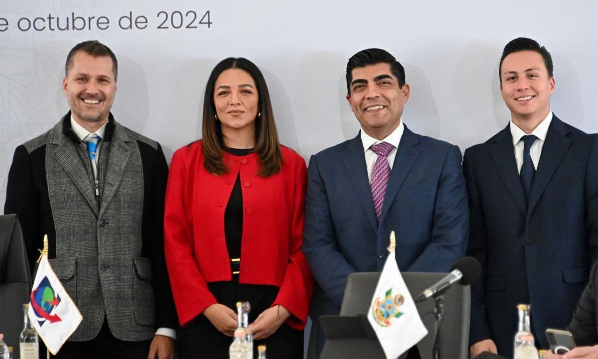 Secretaría de Economía (SE) presentó ayer, ante representantes de los 32 gobiernos de los estados de la República mexicana su plan para detonar la economía y el desarrollo a lo largo y ancho del país