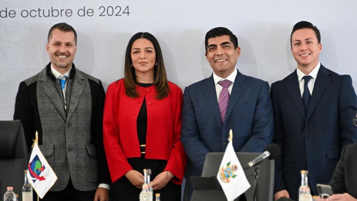 Secretaría de Economía (SE) presentó ayer, ante representantes de los 32 gobiernos de los estados de la República mexicana su plan para detonar la economía y el desarrollo a lo largo y ancho del país