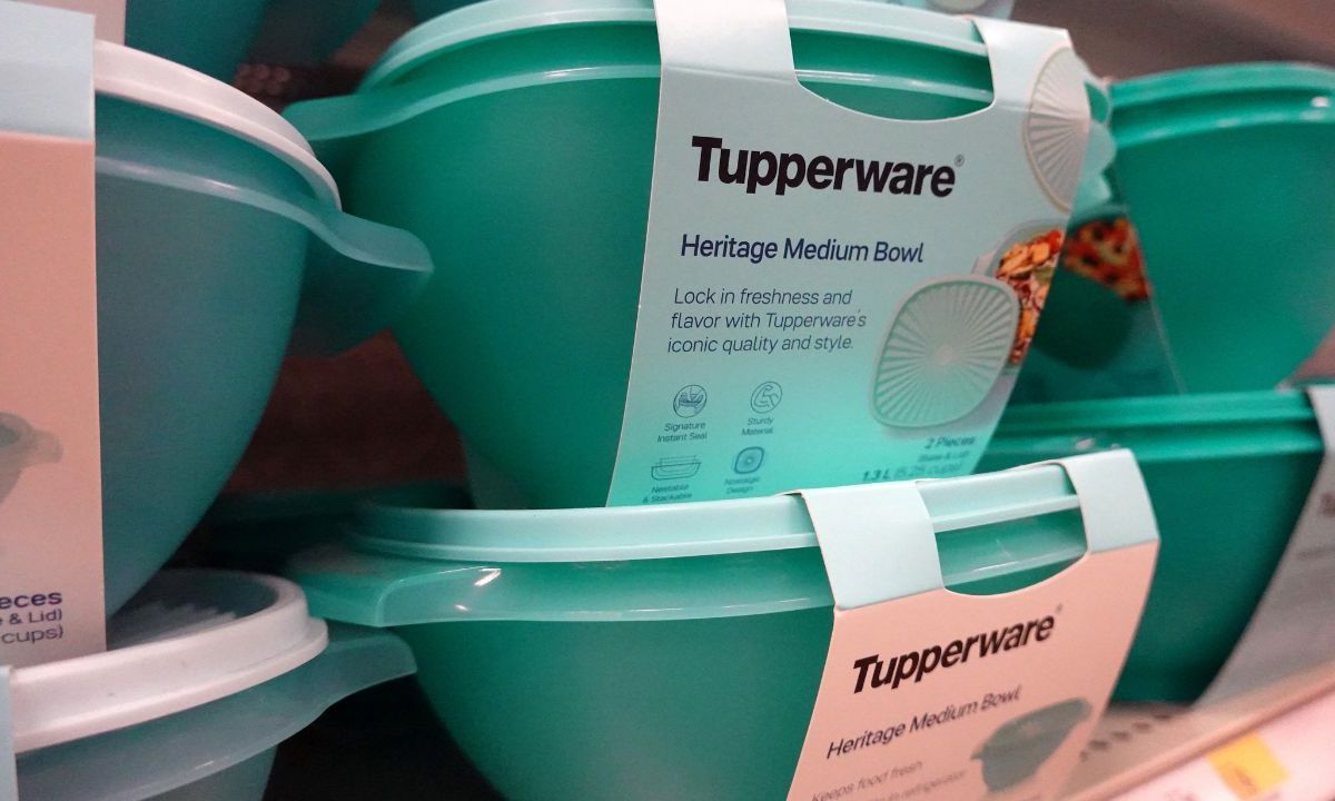 En quiebra, el fabricante de los emblemáticos moldes de plásticos, Tupperware, anunció ayer un acuerdo preliminar con uno de los grupos de acreedores