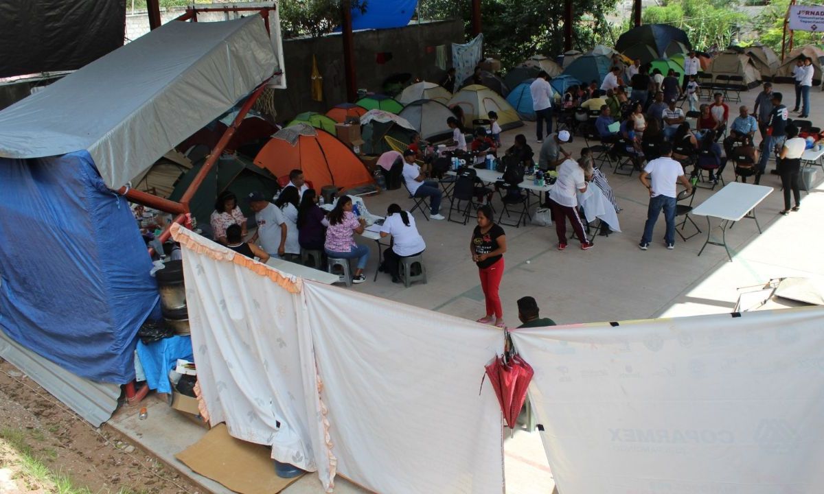 TEMPORAL. En este espacio, los damnificados utilizan lonas para separar las áreas.