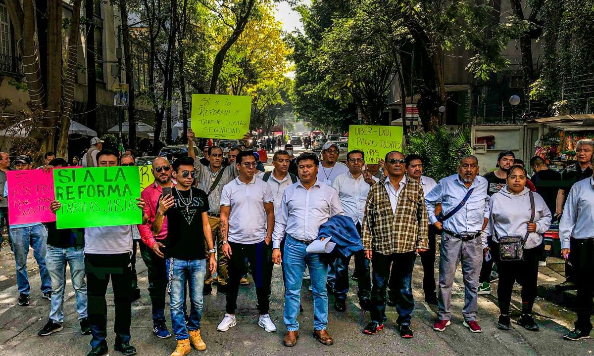 Petición. Los inconformes se congregaron en Paseo de la Reforma para compartir sus demandas, entre ellas, mayor seguridad y transparencia en las comisiones.