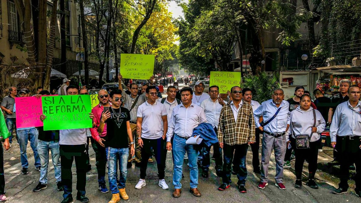 Petición. Los inconformes se congregaron en Paseo de la Reforma para compartir sus demandas, entre ellas, mayor seguridad y transparencia en las comisiones.