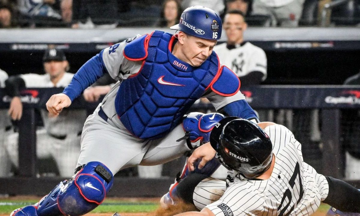 Dodgers de Los Ángeles se impusieron 2-4 en la reanudación del Clásico de Otoño durante el tercer juego de la serie y primero disputado en casa de los Yankees en Nueva York